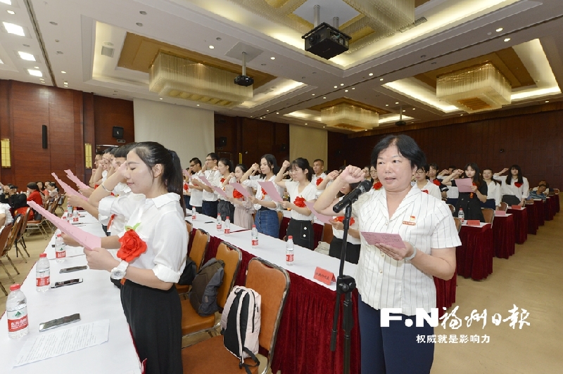 全市教育系统庆祝大会举行